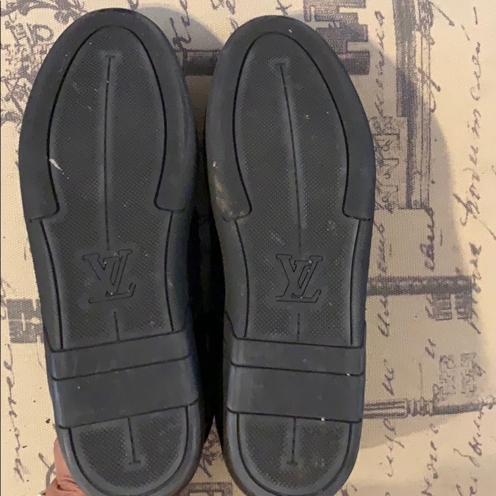 Louis Vuitton - Picture 5 of 8